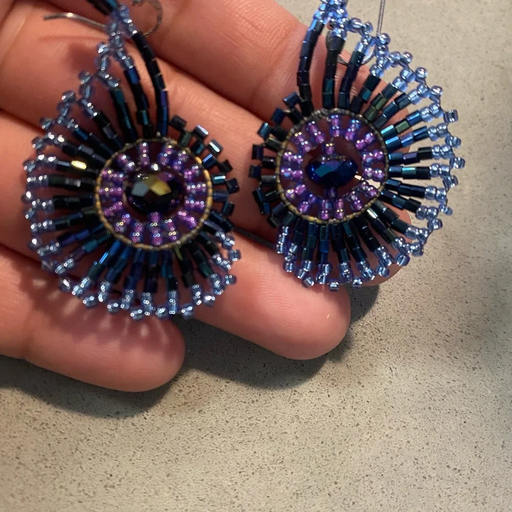 Beautiful earrings - Picture 2 of 3